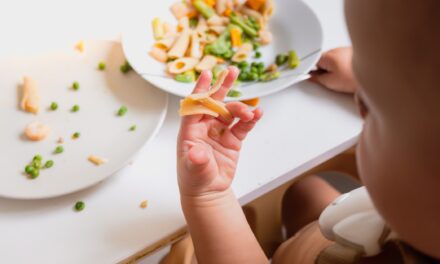 ¿Cuándo empezar a dar cenas a un bebé y qué alimentar según su edad?